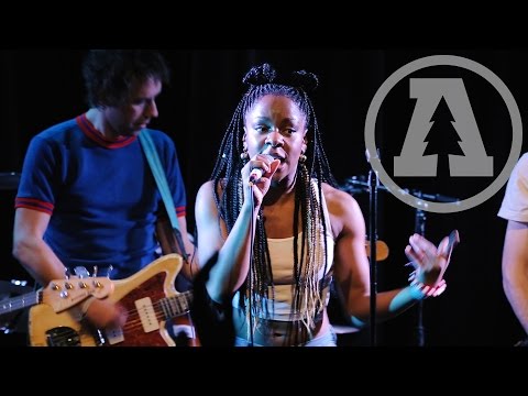 The Go! Team - Grip Like a Vice - Live From Lincoln Hall